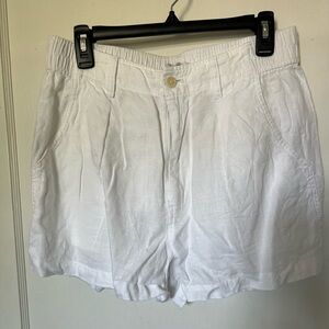 Madewell white linen shorts. Style number NL290. Size 8